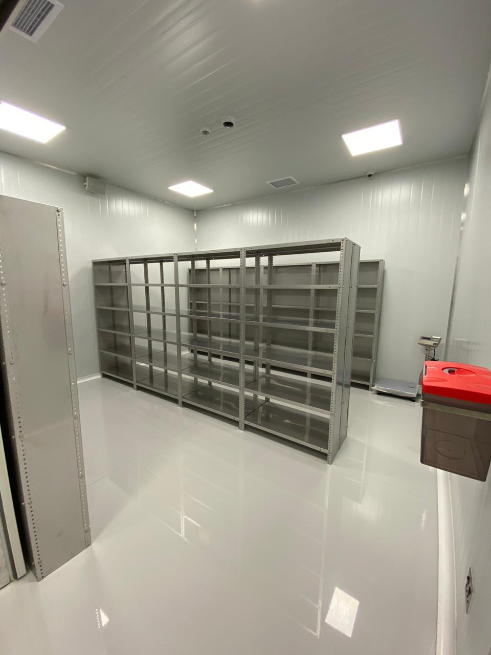 Cleanroom storage area with stainless steel shelving